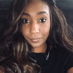 Meet your Posher, Monique